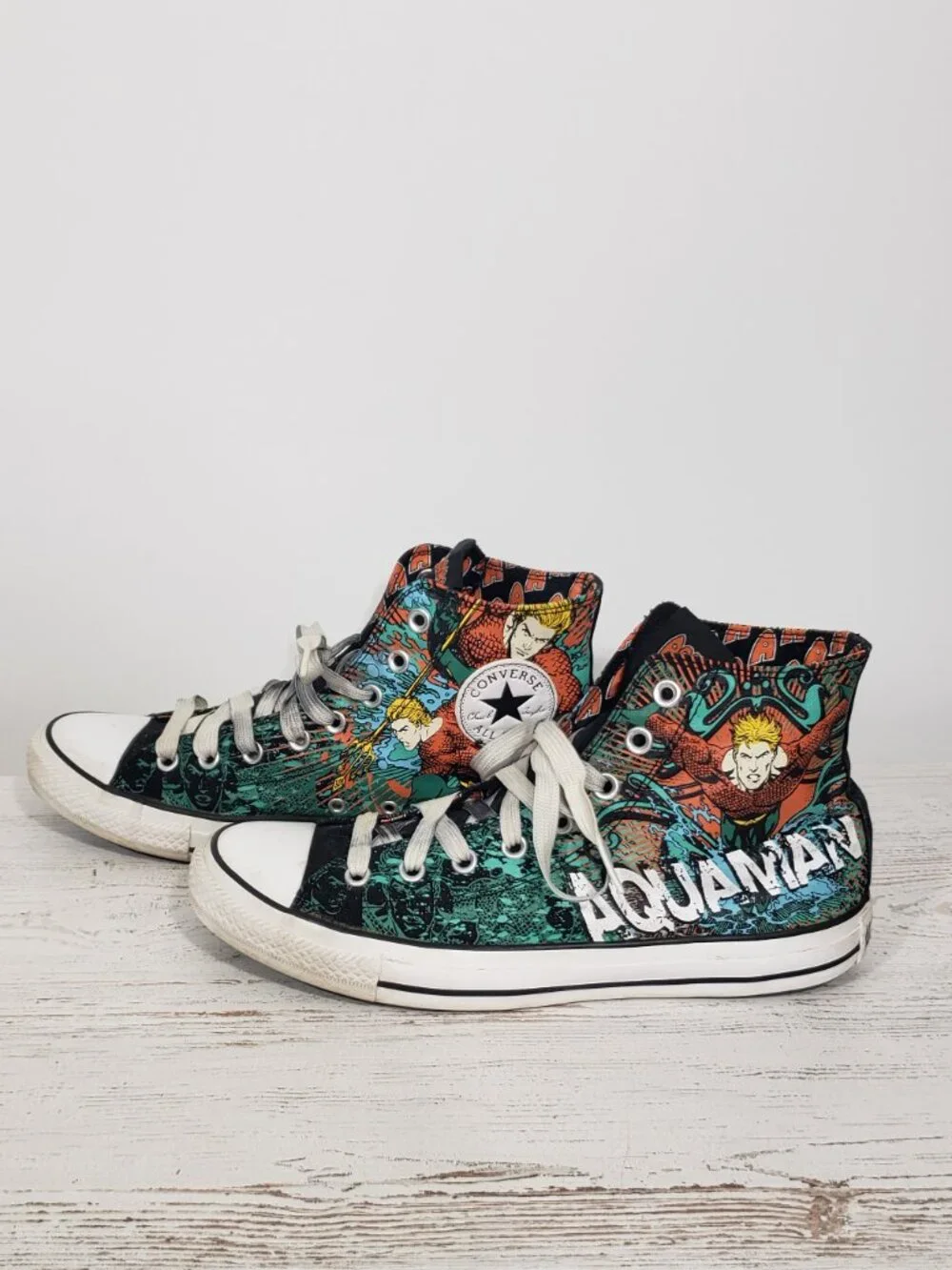 DC Comics  Aquaman  Graphic Art Super Hero Hi-Top Converse  Men's 9 Women's 11